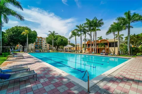9320 Fountainebleau Boulevard Miami FL 33172