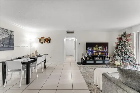 9320 Fountainebleau Boulevard Miami FL 33172