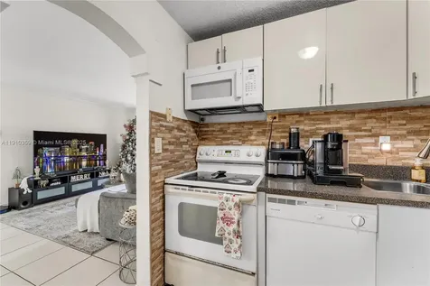 9320 Fountainebleau Boulevard Miami FL 33172