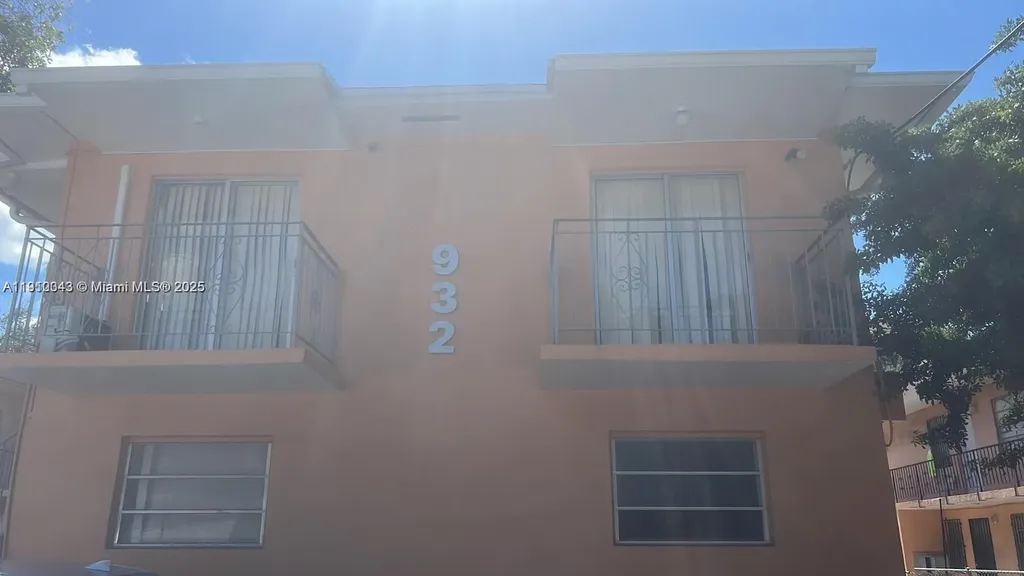 932 NW 5th Street Miami FL 33128