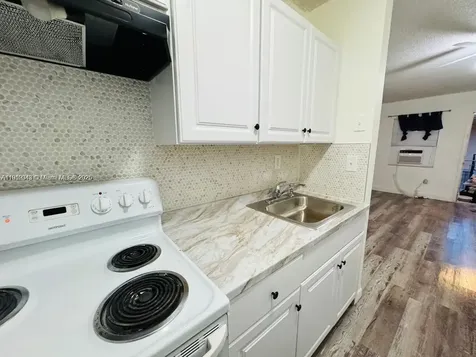 932 NW 5th Street Miami FL 33128