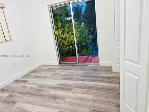 932 NW 5th Street Miami FL 33128