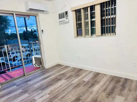 932 NW 5th Street Miami FL 33128