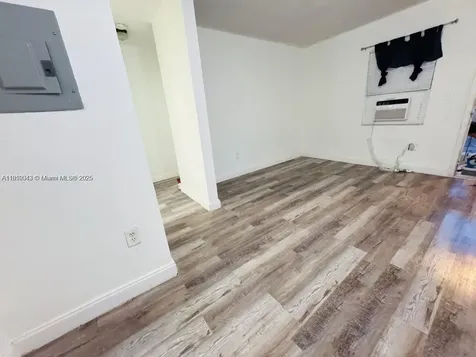 932 NW 5th Street Miami FL 33128