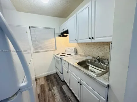 932 NW 5th Street Miami FL 33128