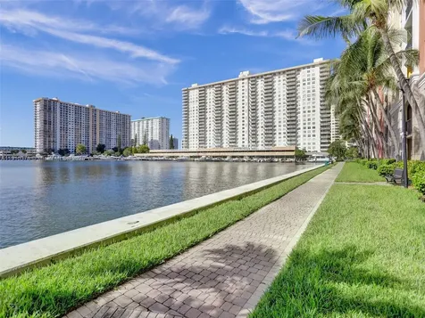 17150 N Bay Road Sunny Isles Beach FL 33160