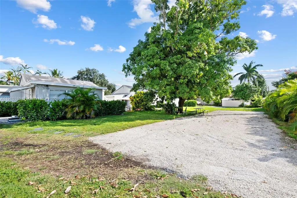 2230 Cleveland Street Hollywood FL 33020