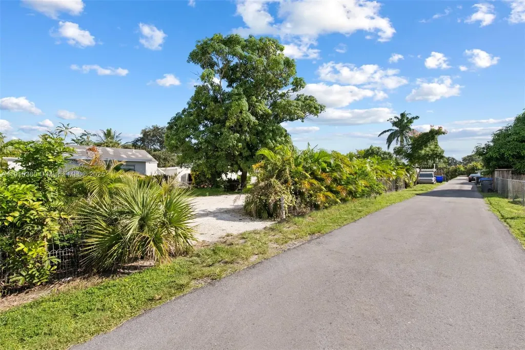 2230 Cleveland Street Hollywood FL 33020