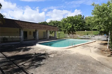 7825 Miller Drive Miami FL 33155