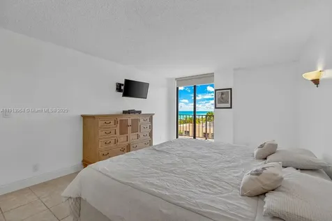 2625 Collins Avenue Miami Beach FL 33140