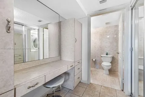 2625 Collins Avenue Miami Beach FL 33140