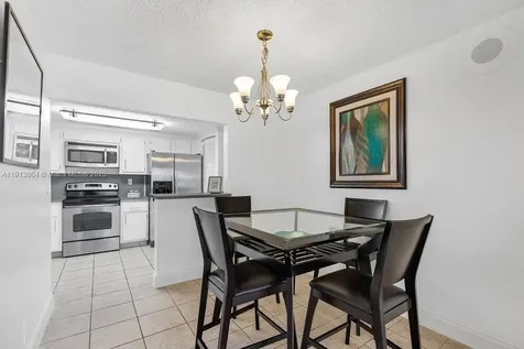 2625 Collins Avenue Miami Beach FL 33140