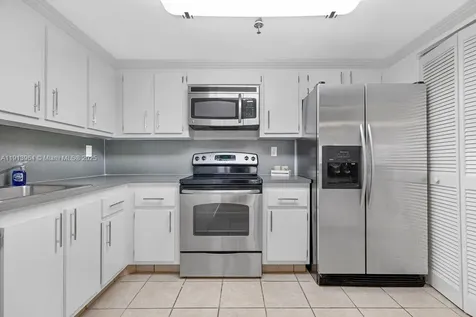 2625 Collins Avenue Miami Beach FL 33140