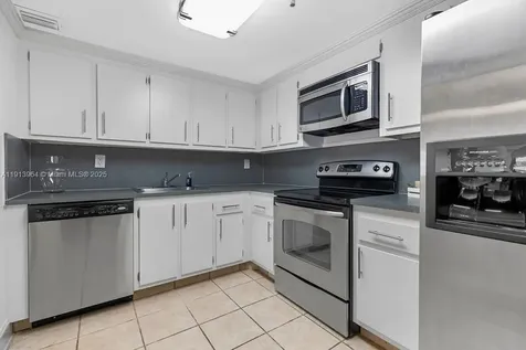 2625 Collins Avenue Miami Beach FL 33140