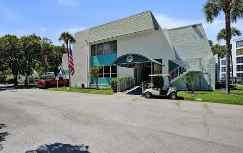 17560 Atlantic Boulevard Sunny Isles Beach FL 33160
