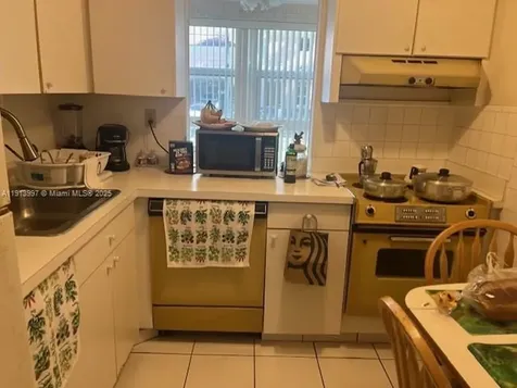 17560 Atlantic Boulevard Sunny Isles Beach FL 33160