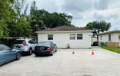 2800 NW 48th Street Miami FL 33142