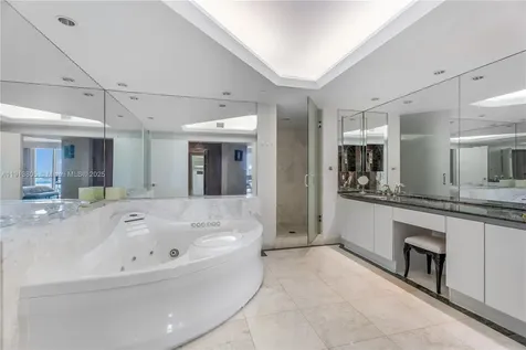 2600 Island Boulevard Aventura FL 33160