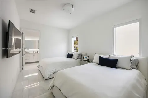 2760 Brickell Court Miami FL 33129