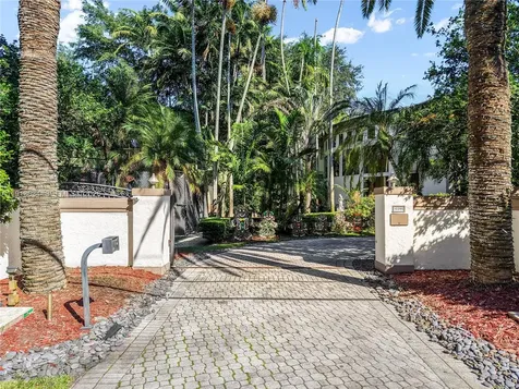 10395 SW 67th Avenue Pinecrest FL 33156