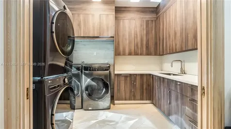 10395 SW 67th Avenue Pinecrest FL 33156