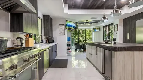 10395 SW 67th Avenue Pinecrest FL 33156