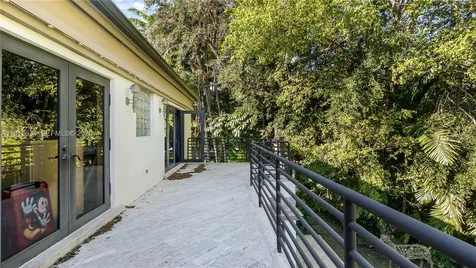 10395 SW 67th Avenue Pinecrest FL 33156