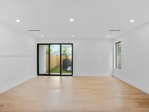 3616 Thomas Avenue Miami FL 33133