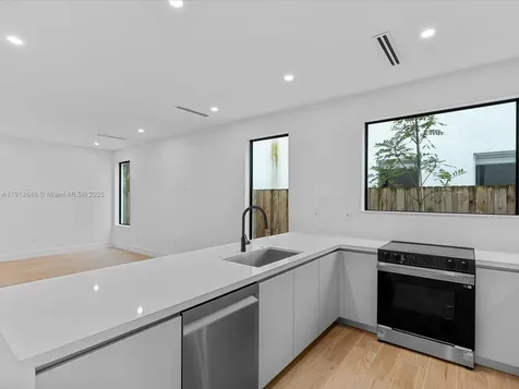 3616 Thomas Avenue Miami FL 33133