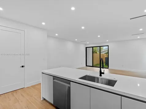 3616 Thomas Avenue Miami FL 33133
