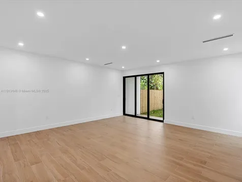 3616 Thomas Avenue Miami FL 33133