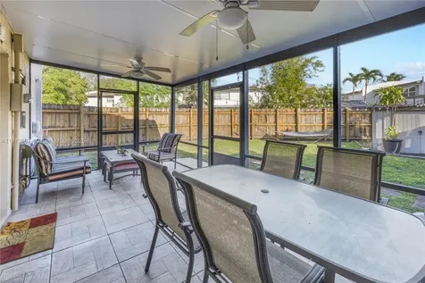 6949 SW 109th Place Miami FL 33173