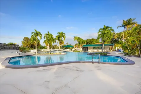 6949 SW 109th Place Miami FL 33173