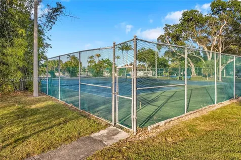 6949 SW 109th Place Miami FL 33173