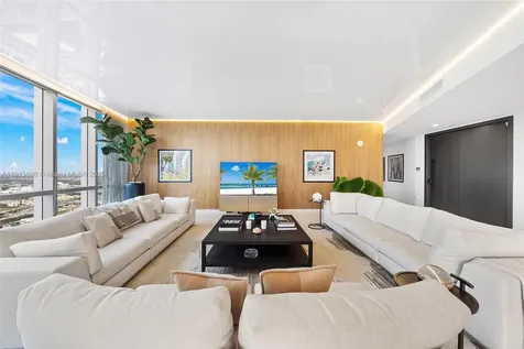 851 NE 1st Avenue Miami FL 33132