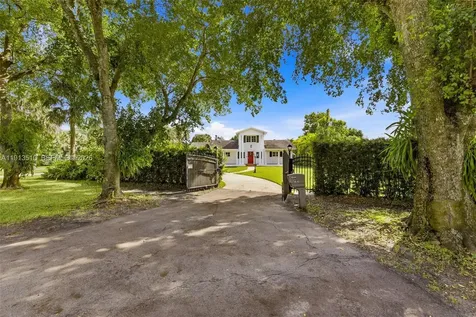 740 E Country Club Circle Plantation FL 33317
