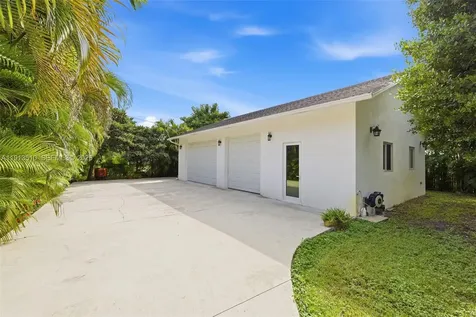 740 E Country Club Circle Plantation FL 33317