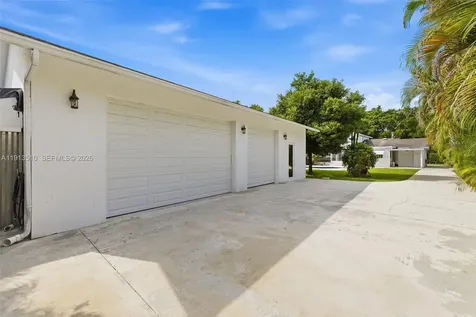 740 E Country Club Circle Plantation FL 33317