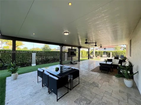 11 NW 122nd Avenue Miami FL 33182