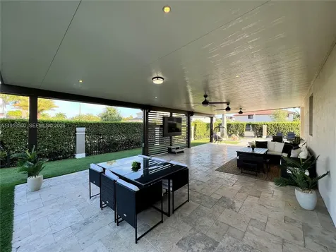 11 NW 122nd Avenue Miami FL 33182