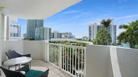 1621 Bay Road Miami Beach FL 33139