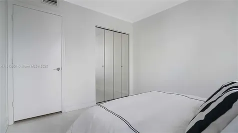 1621 Bay Road Miami Beach FL 33139