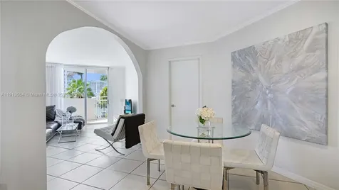 1621 Bay Road Miami Beach FL 33139