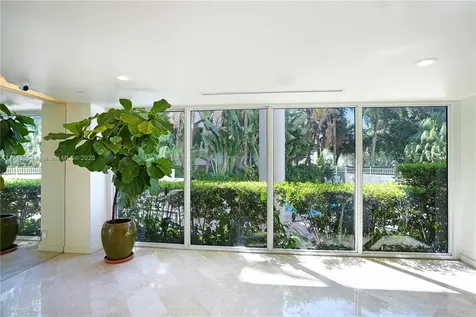 1621 Bay Road Miami Beach FL 33139