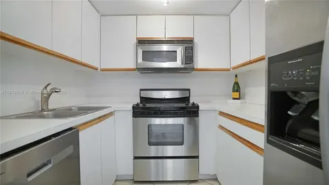 1621 Bay Road Miami Beach FL 33139