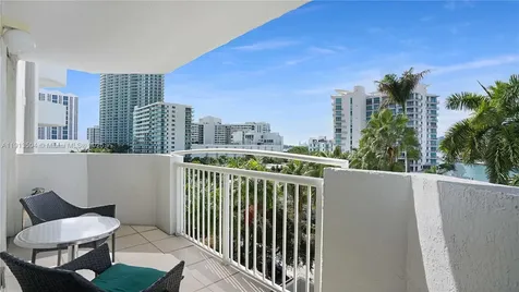 1621 Bay Road Miami Beach FL 33139