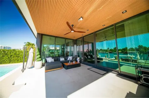 7520 W Treasure Drive North Bay Village FL 33141