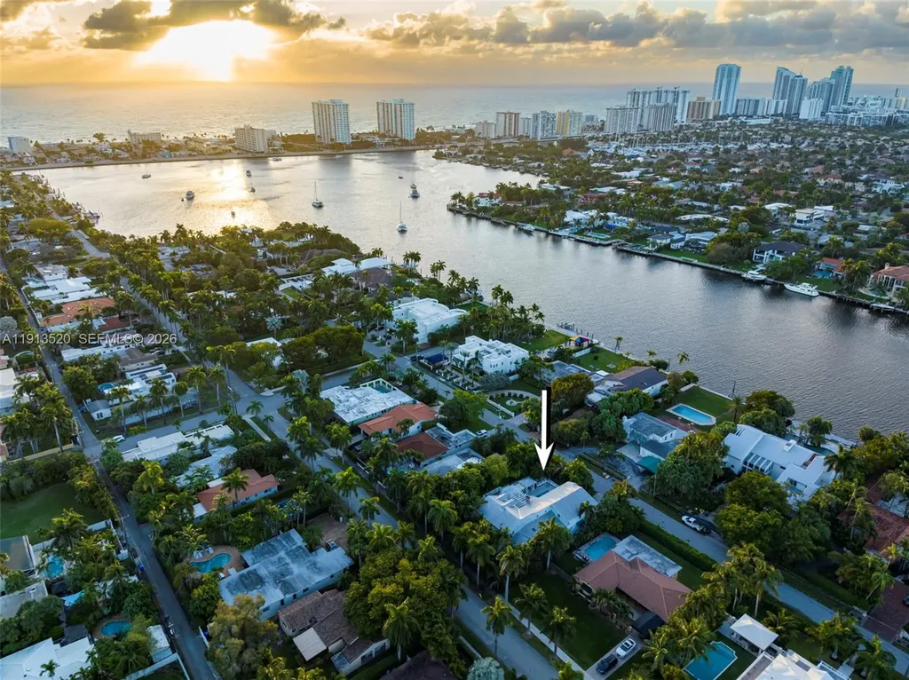 1025 N Southlake Drive Hollywood FL 33019