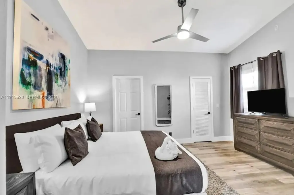 1025 N Southlake Drive Hollywood FL 33019