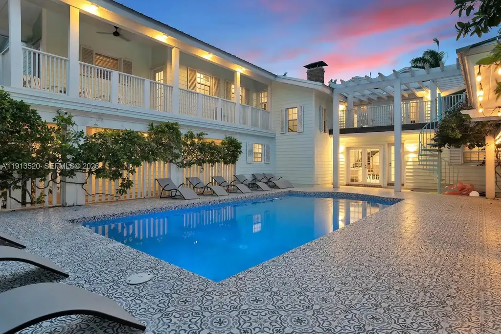 1025 N Southlake Drive Hollywood FL 33019